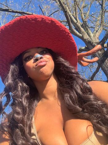 Full leaked Honeygram private photo