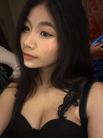 Full leaked Aaomhelloo page private photo