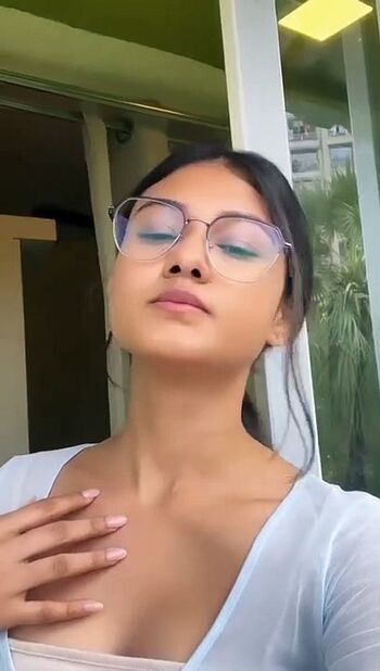 Full leaked Aayushi verma private photo