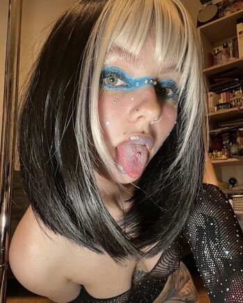 Full leaked Adelinam private photo