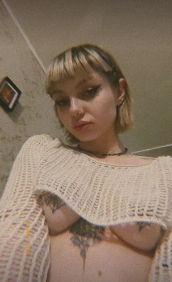 Full leaked Adelinam private photo