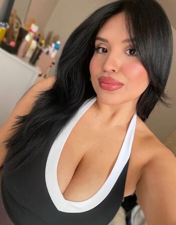 Full leaked Adriannaledesma private photo
