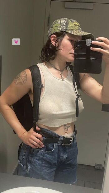 Full leaked Adrianne lenker private photo