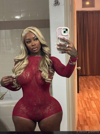 Full leaked African bimbos private photo