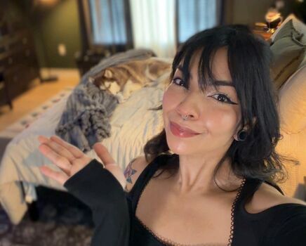 AileenSenpaiReacts