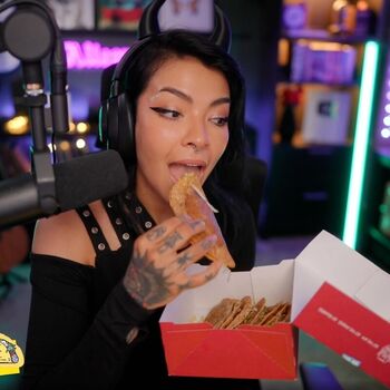 Full leaked Aileensenpaireacts private photo