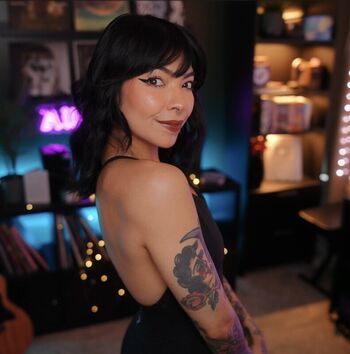 Full leaked Aileensenpaireacts private photo