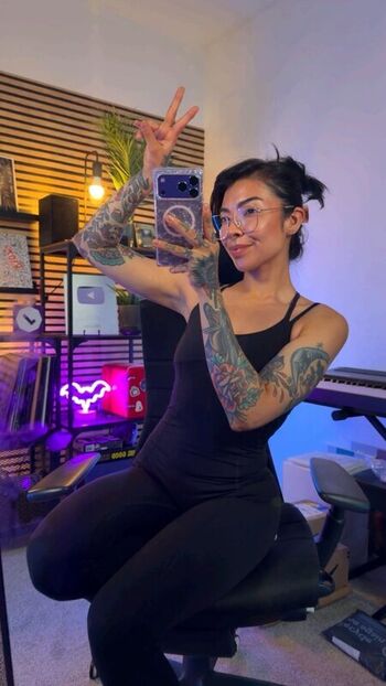 Full leaked Aileensenpaireacts private photo