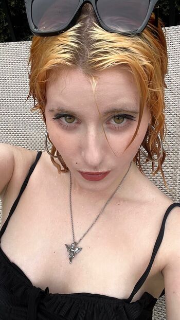 Full leaked Akutles private photo