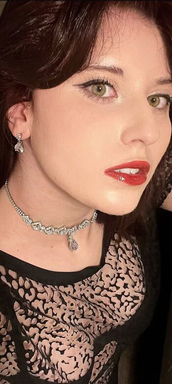 Full leaked Akutles private photo