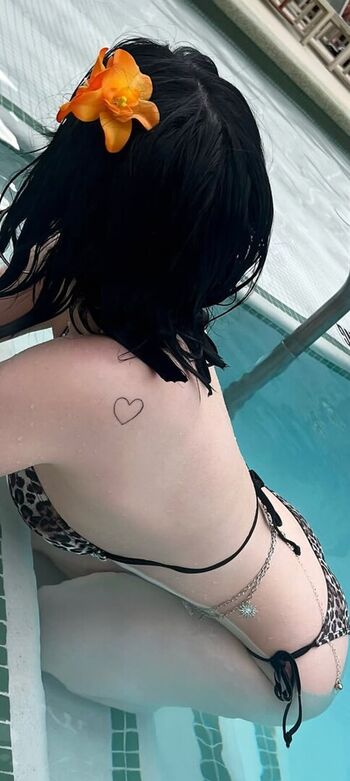 Full leaked Akutles private photo