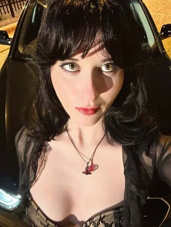 Full leaked Akutles private photo