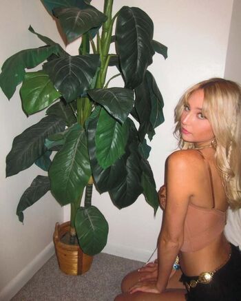 Full leaked Alayna private photo