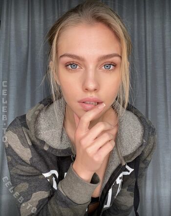 Full leaked Alexa breit private photo
