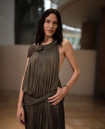 Full leaked Alexa chung private photo