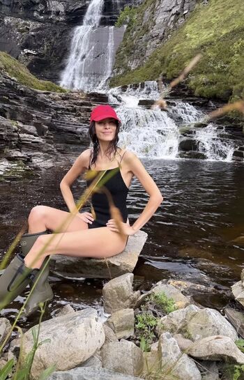 Full leaked Alexa chung private photo