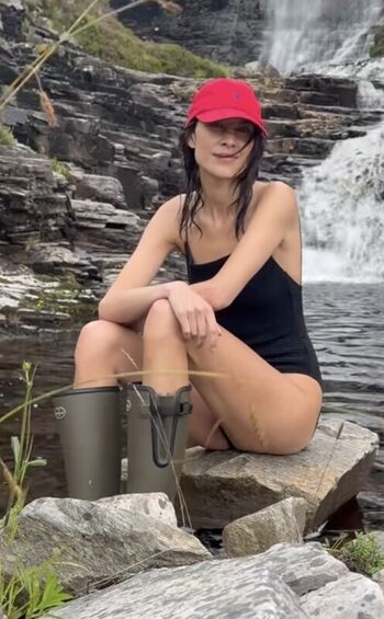Full leaked Alexa chung private photo