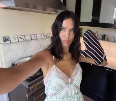 Full leaked Alexa chung private photo
