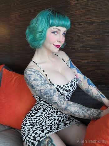 Full leaked Alientrashkitty  page private photo