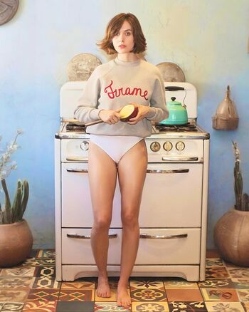 Full leaked Alison brie private photo