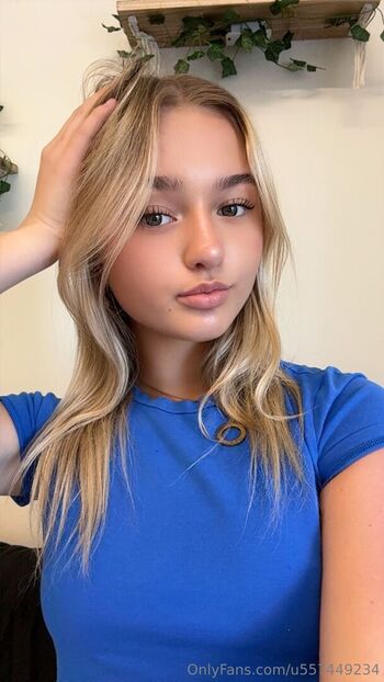 Full leaked Alliereynolds private onlyfans photo