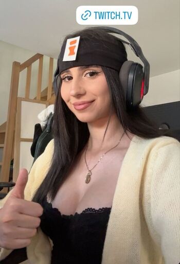 Full leaked Aloonea private photo