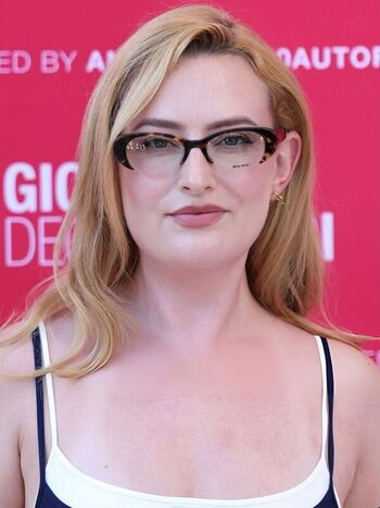 Amelia Dimoldenberg