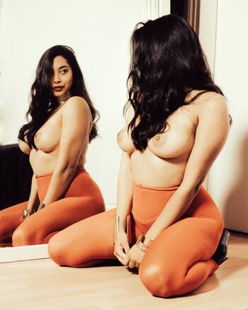 Full leaked Amina model private photo