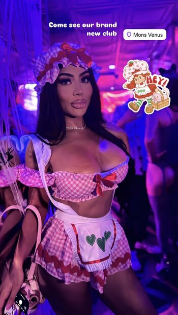 Full leaked Amiradoll private photo