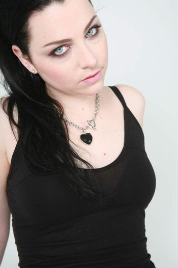 Full leaked Amy lee page private photo