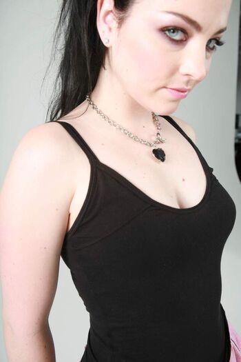 Full leaked Amy lee page private photo
