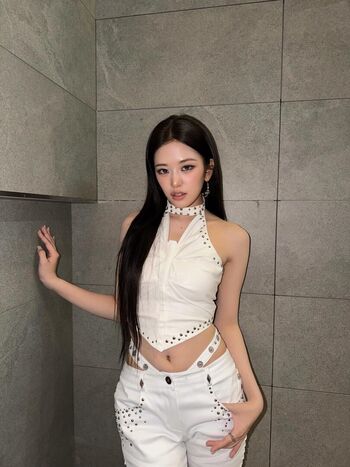 An Yujin 안유진 |