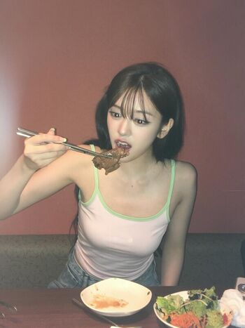 An Yujin 안유진 |