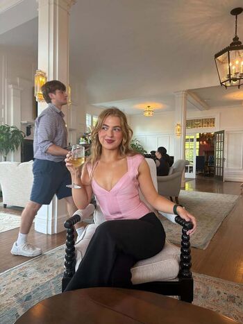Full leaked Anais gallagher private photo