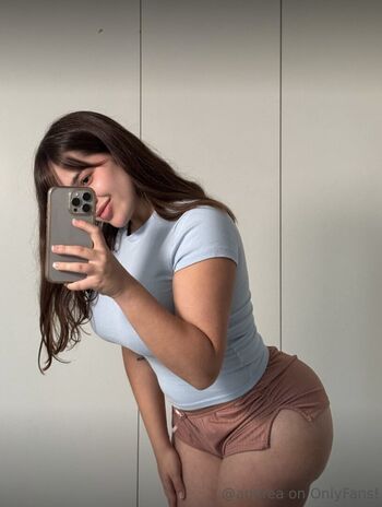 Full leaked Andrea milker private photo