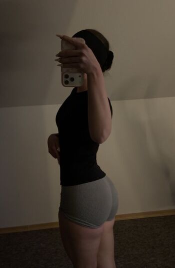 Leaked Lilly lark/ private photo viral onlyfans