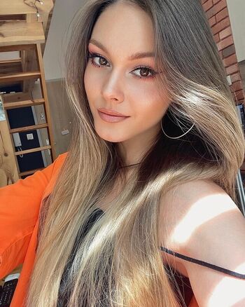 Anna Stoliar