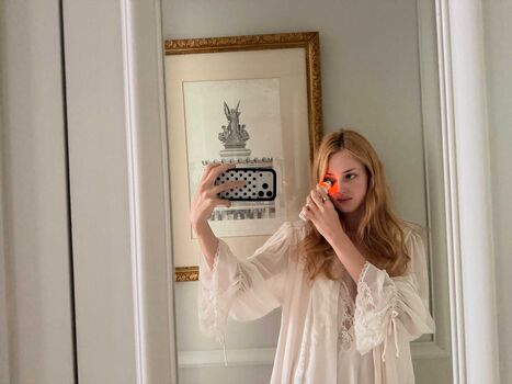 Full leaked Anna van patten private photo