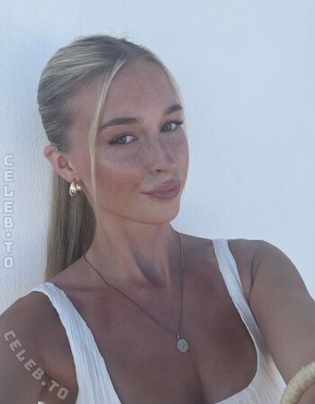 Full leaked Annabelle disley private photo