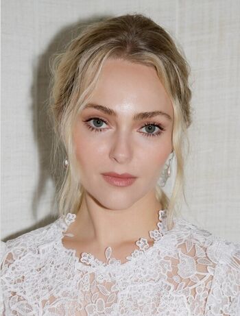 Full leaked Annasophia robb private photo