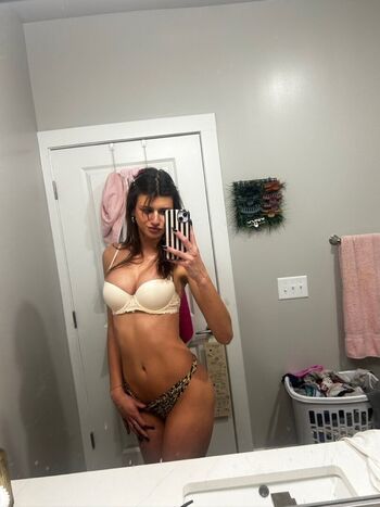 Leaked Anngrayson private photo viral onlyfans