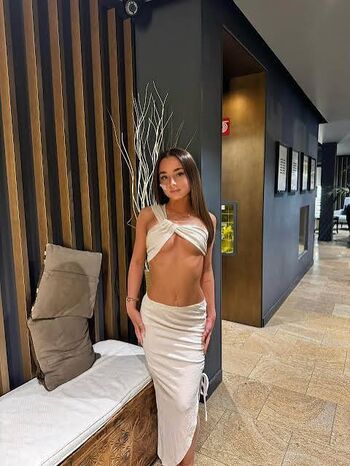 Full leaked Anniemaerosee private photo