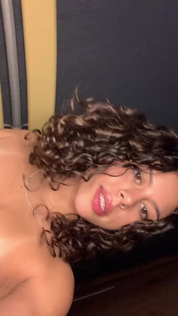 Full leaked Anny karollyne private photo