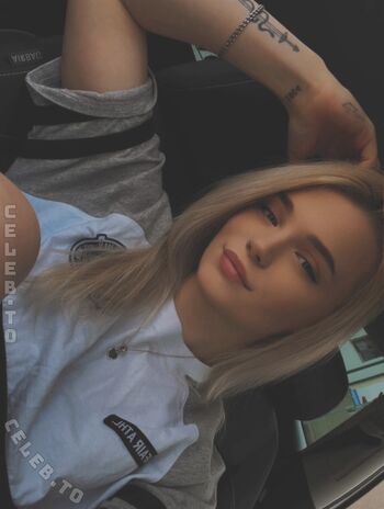 Full leaked Anny vans page private photo