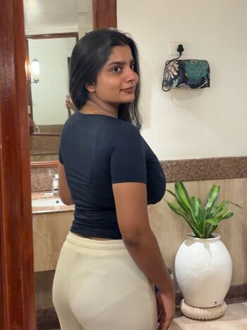 Full leaked Anushka deokate private photo
