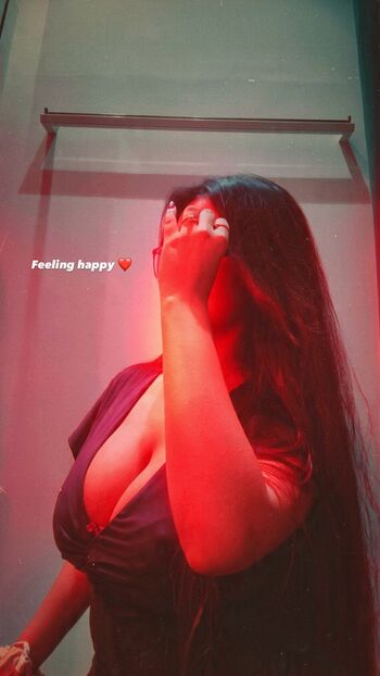Full leaked Anushka solanki private photo