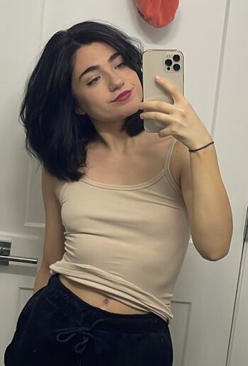 Full leaked Apinky private photo