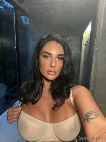 Full leaked Arabic princess private photo