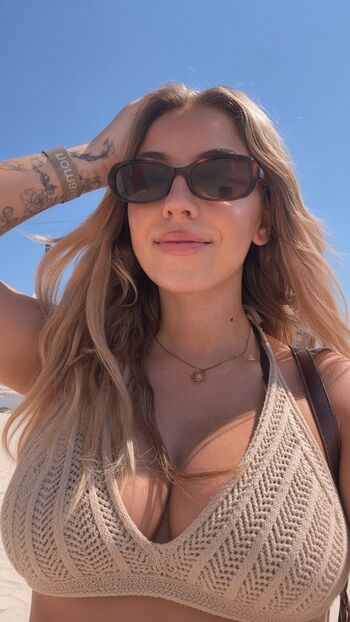 Full leaked Areliann private photo