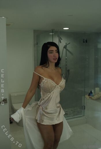 Full leaked Ariana private photo